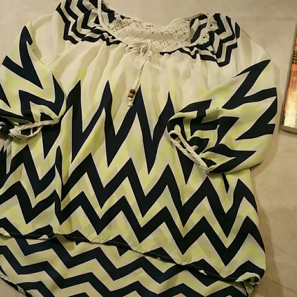 Cut scoop tie top blouse